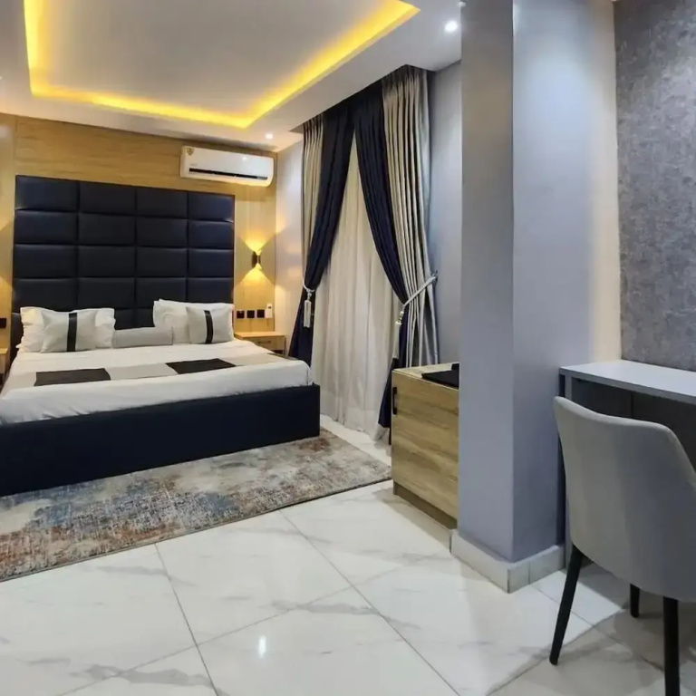 Deluxe Double Suite (full double bed)