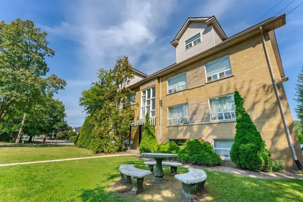 Private 2bdrm Newly Renovated - Furnished apt - U3