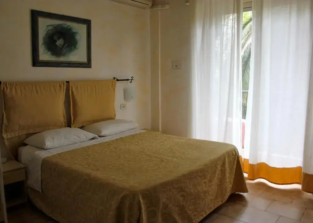 Standard Triple room with balcony