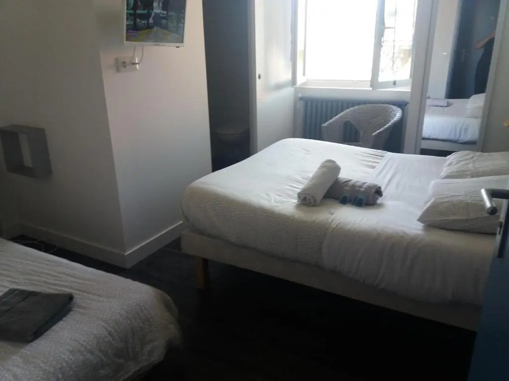 Standard Triple room