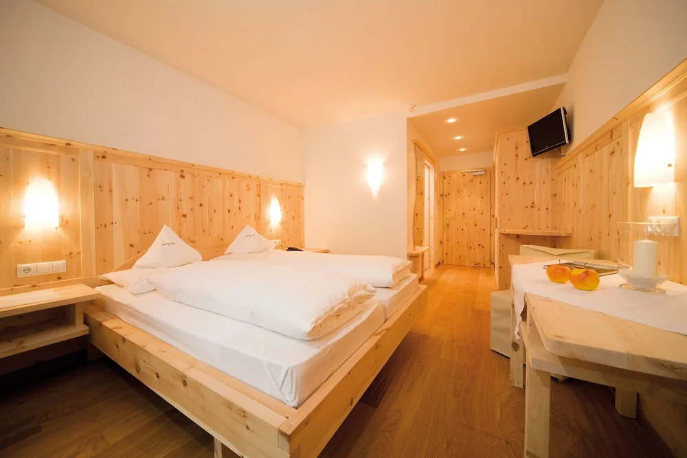 Deluxe Double room with balcony (full double bed)