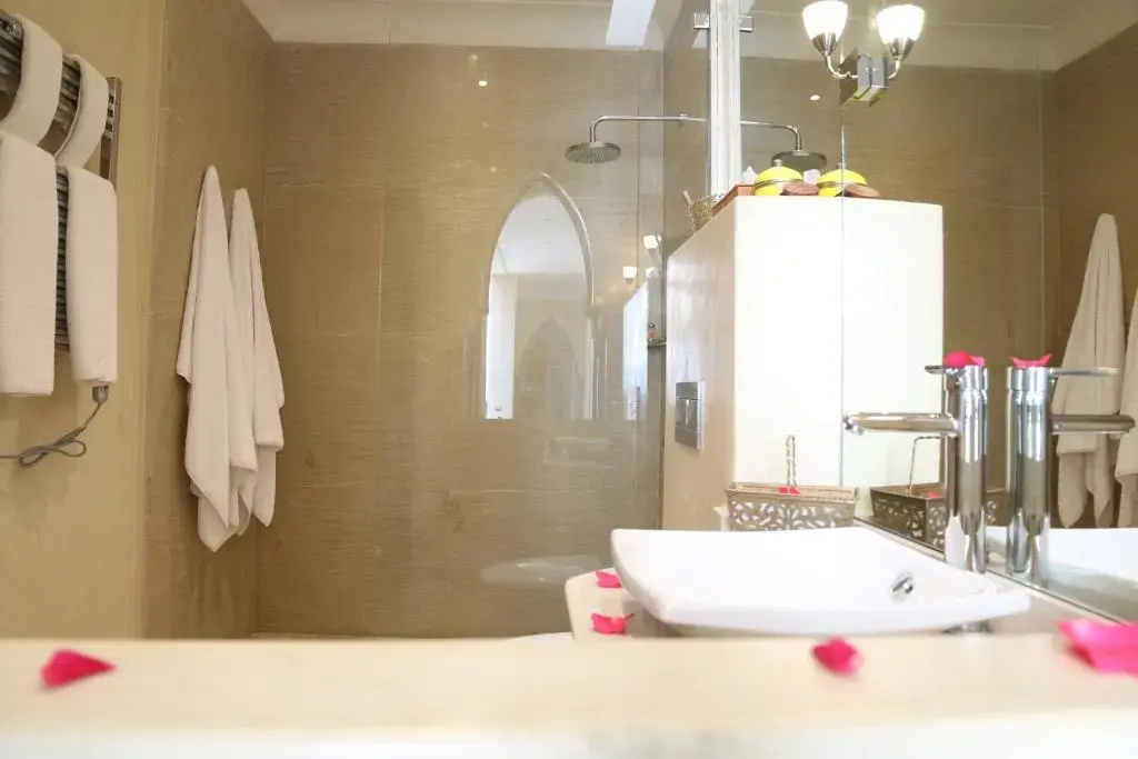 Deluxe Double room (full double bed)