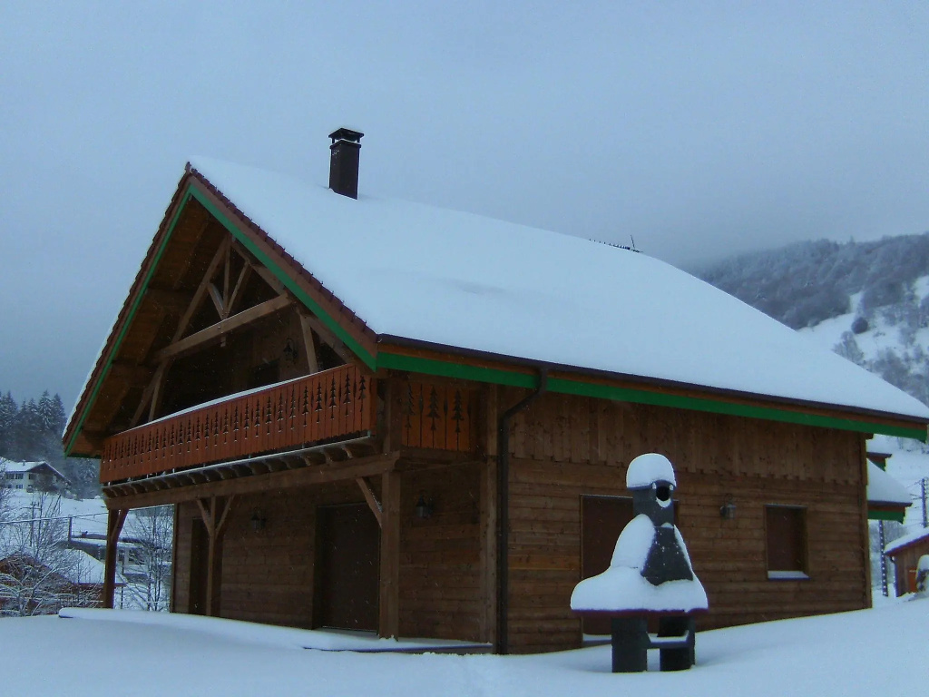 A large and magnificent wooden chalet with a sauna