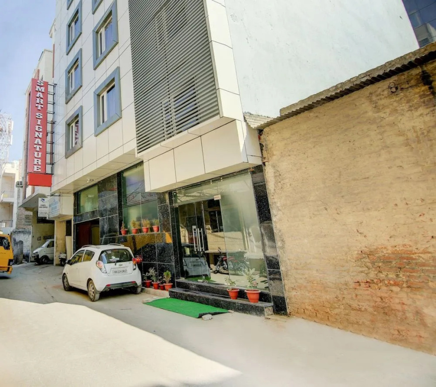 Hotel Smart Signature