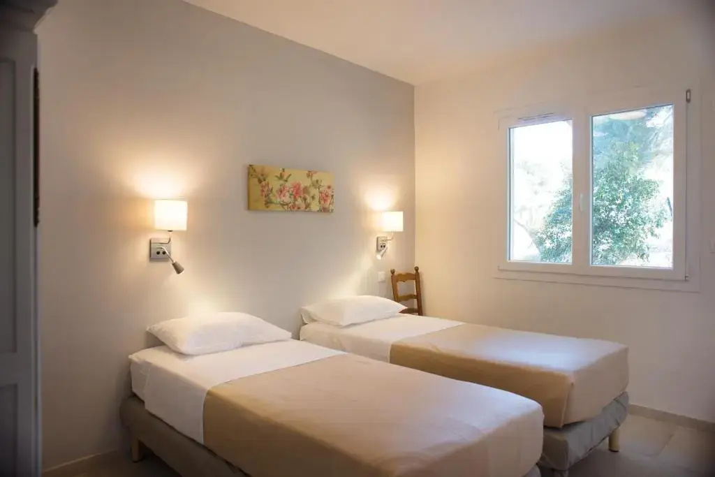 2 Bedrooms Apartment