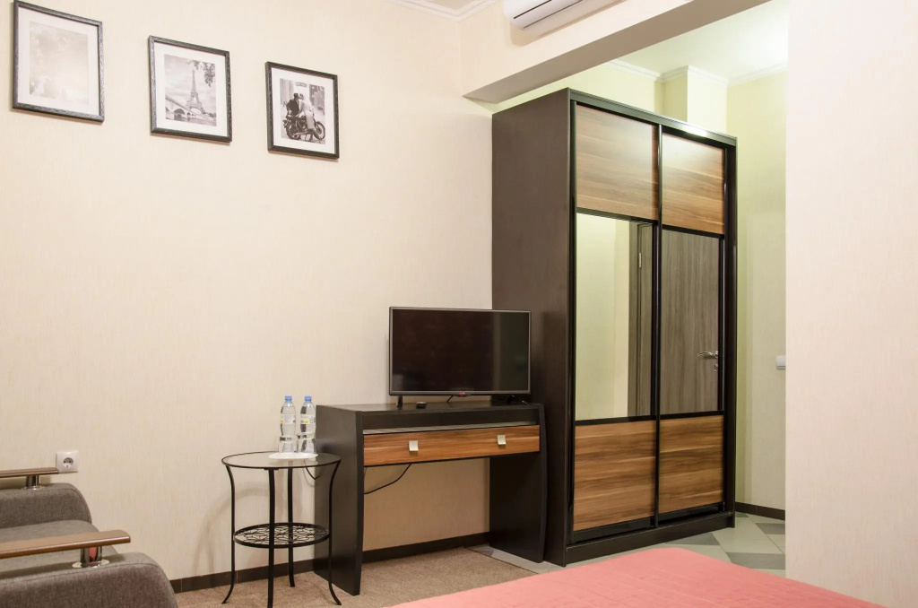 Medovo Hauz Mini-hotel - Tap to explore photos