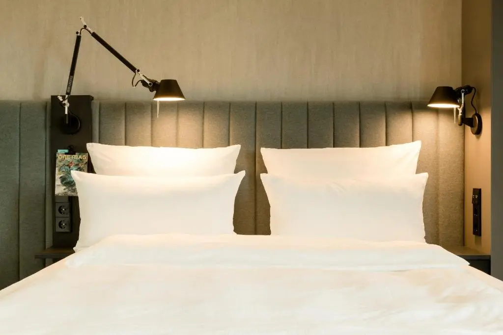 Business Double room (full double bed)
