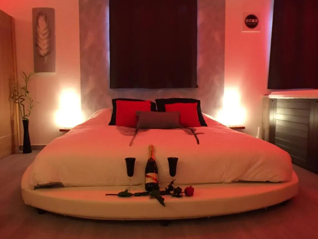 Voir la photo 2 — Suite Cupidon- Domaine des trois châteaux