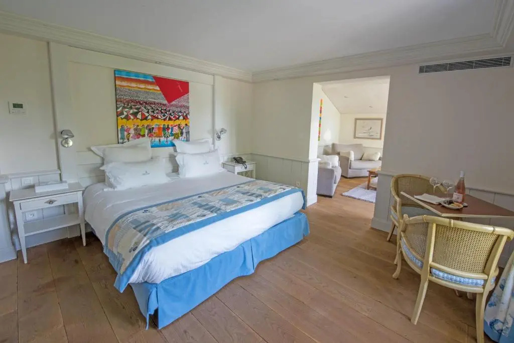 Suite with lake view