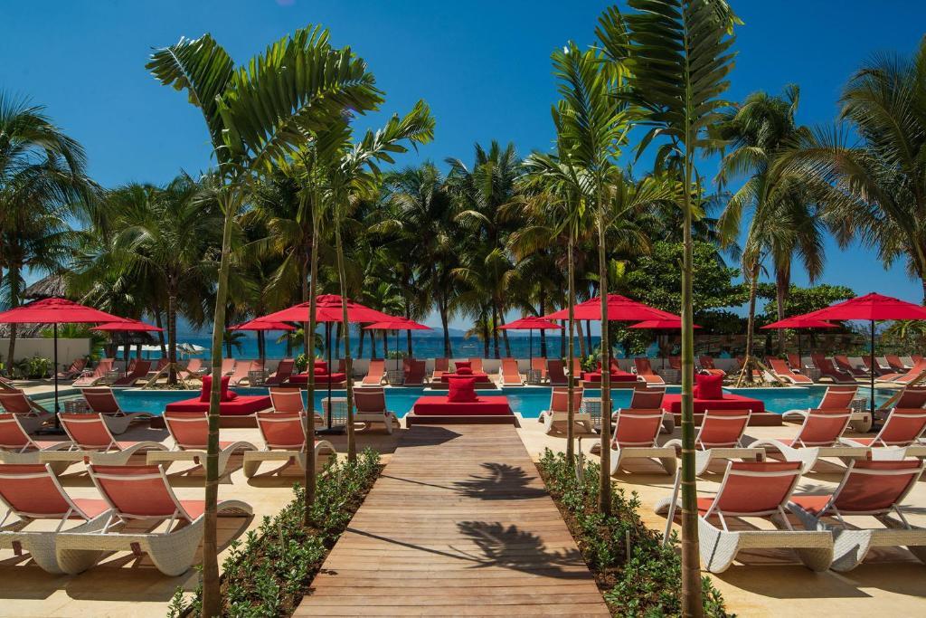 Апартаменты в Hospitality Expert F32 Beach front Pool & Chef