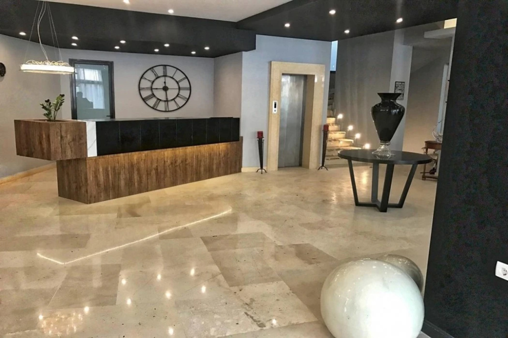 Lobby & Reception