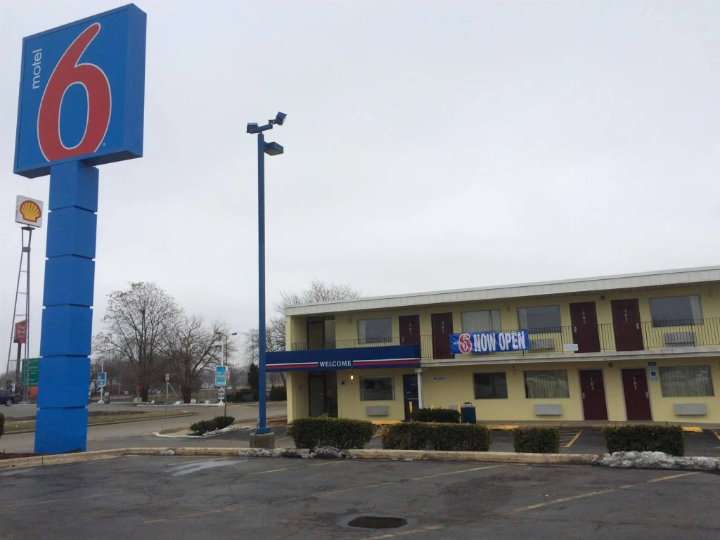 Motel 6 Joliet, IL - I-80