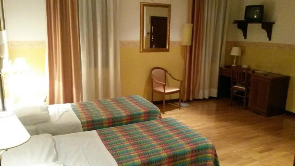 Albergo Ristorante Flora - Chambres