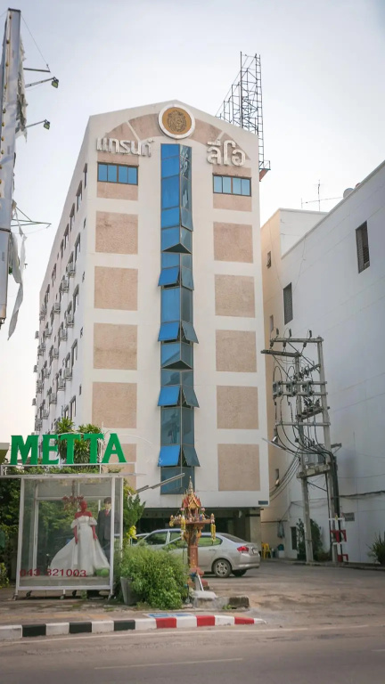 Grand Leo Hotel