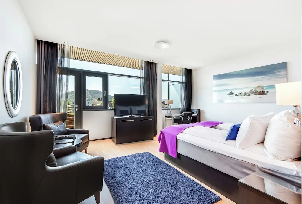 Deluxe Double room (full double bed)