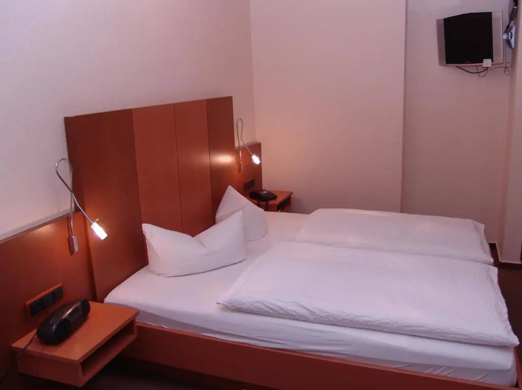 Standard Double room (full double bed)