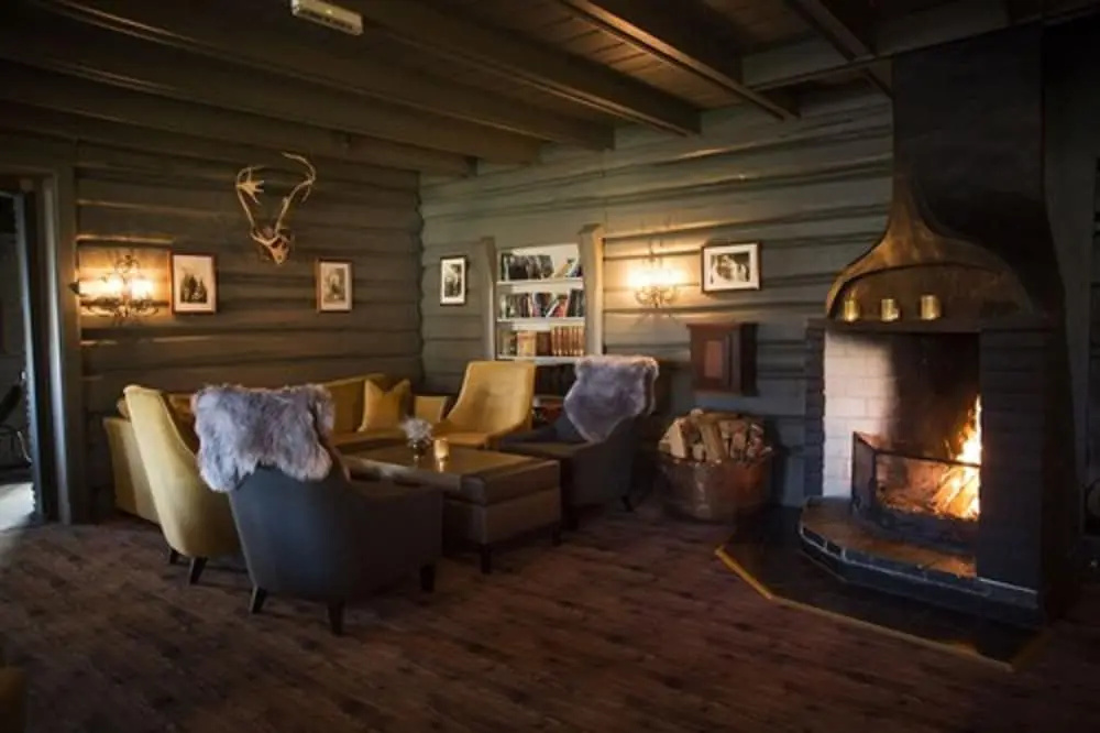 Lobby & Reception
