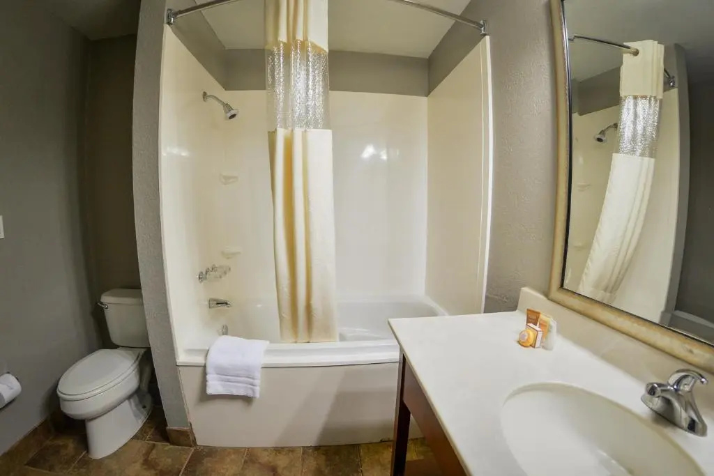 Standard Quadruple room with lake view