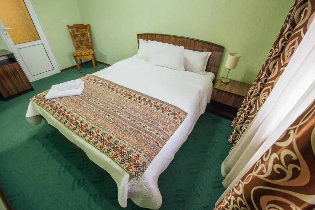 Double Suite (full double bed)