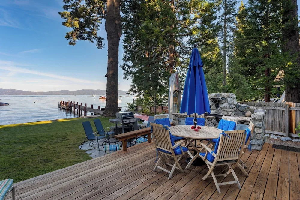 Lakefront Haven by Avantstay Minutes to Ski Resorts Private Dock Boat