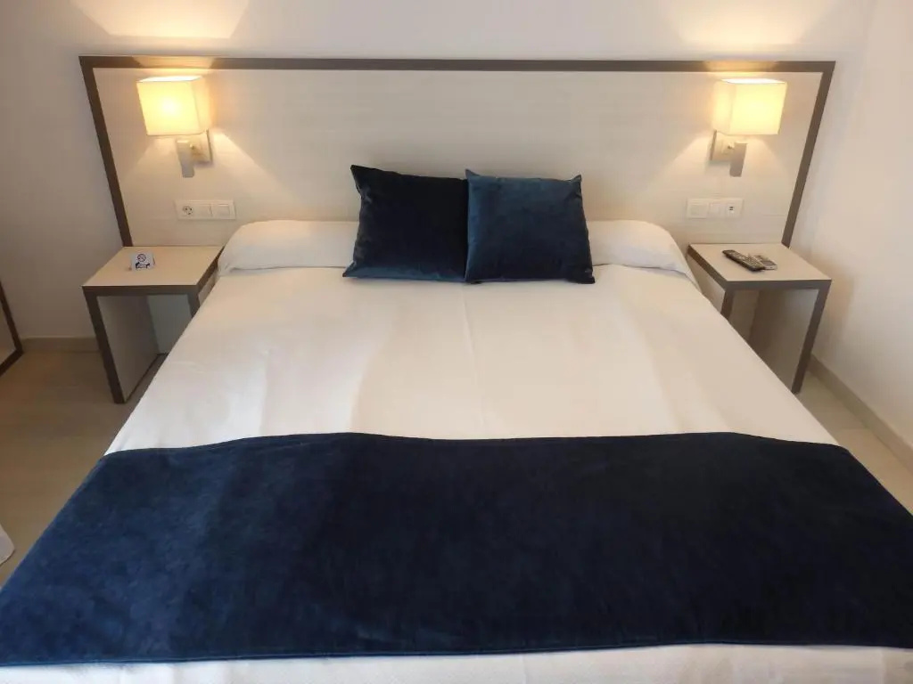 Standard Double room with balcony (full double bed)