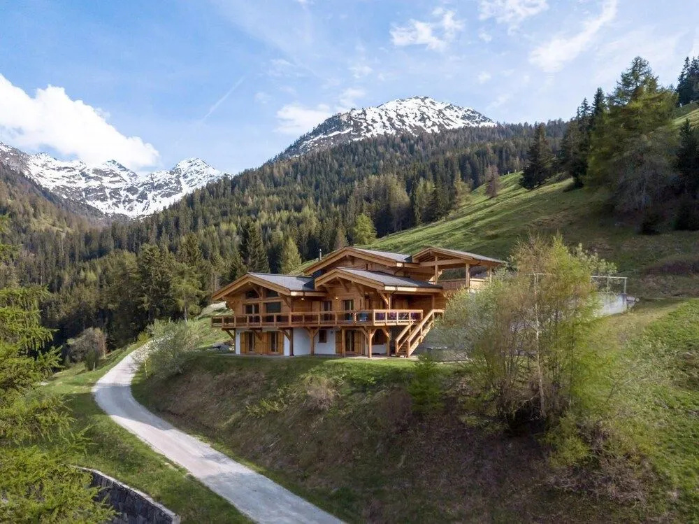 Crystal de Neige Luxury Chalet Spa & Jacuzzi