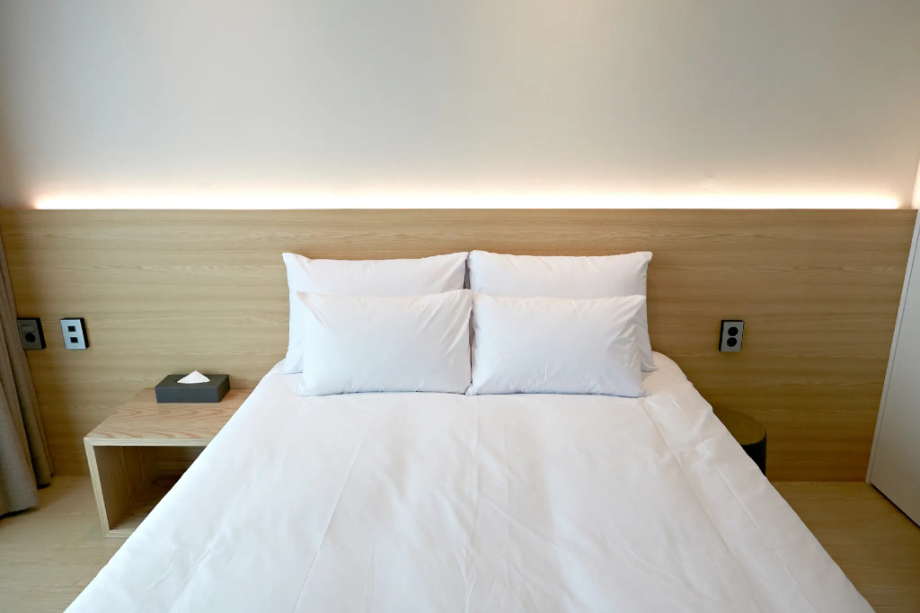 Standard room with partial ocean view