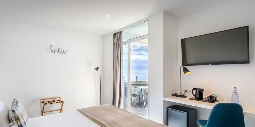 Double room with ocean view (full double bed)