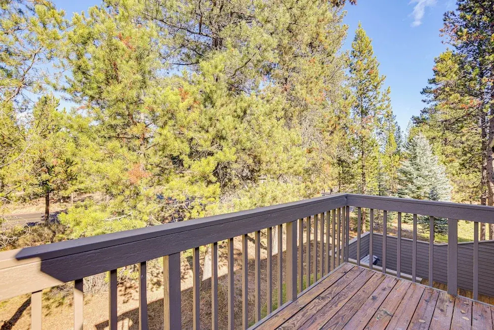 Private Hot Tub & Sharc Passes! Sunriver Home