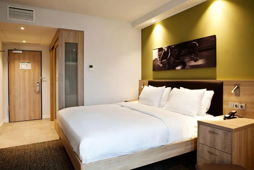 Double room (full double bed)