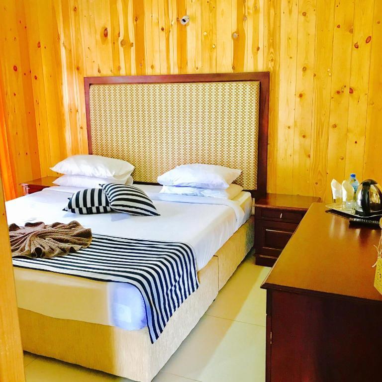 Single Tree Hotel