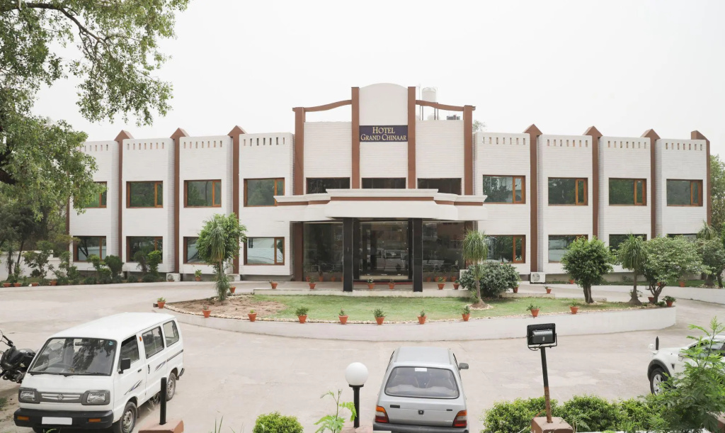 Hotel Grand Chinaar by Treebo Hotels