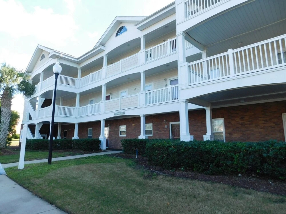 Wedgewood #714 2 Bedroom Condo by Redawning