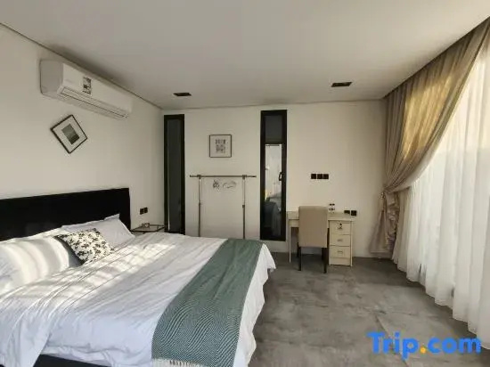 Standard Double room with courtyard view (full double bed)
