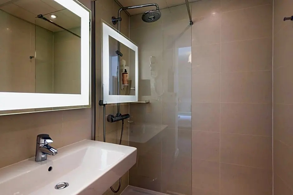 Mercure Paris Montparnasse Raspail 41