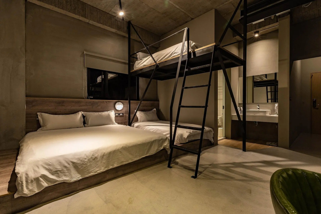 Standard Quadruple room with balcony