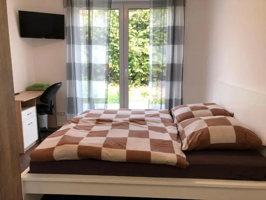 Economy Double room (full double bed)