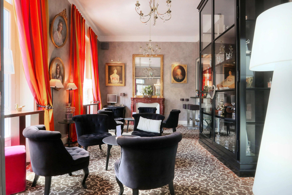 Lobby & Reception