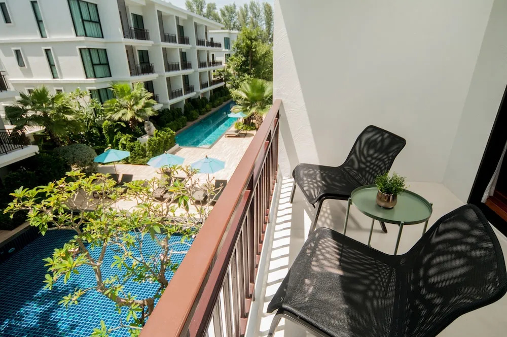 Люкс Comfort c 1 комнатой с балконом и с красивым видом из окна в The Title KR Beach Condotel Rawai Phuket