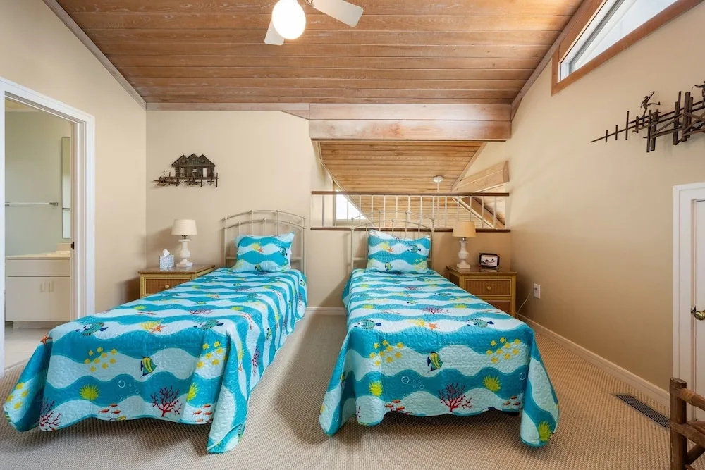 Relax And Unwind In This Terrific Oceanfront Villa With Spectacular Views 4 Bedroom Villa by Peace Vacations