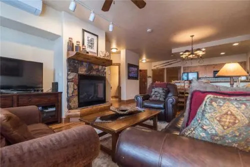 2201 Timberline Lodge, Trappeur's Crossing