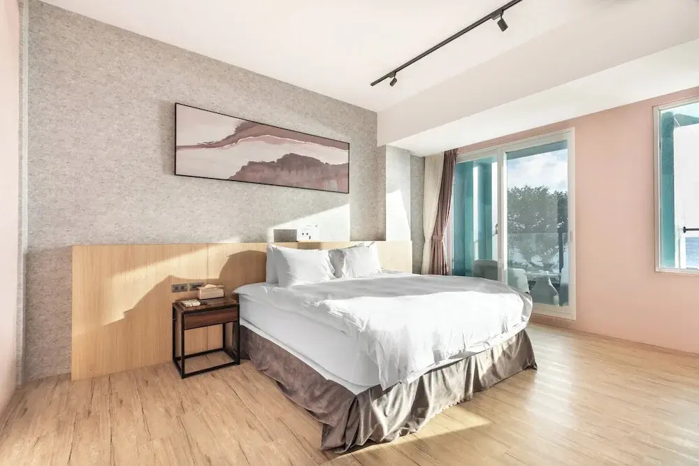 Standard Double room with balcony and with ocean view (full double bed)