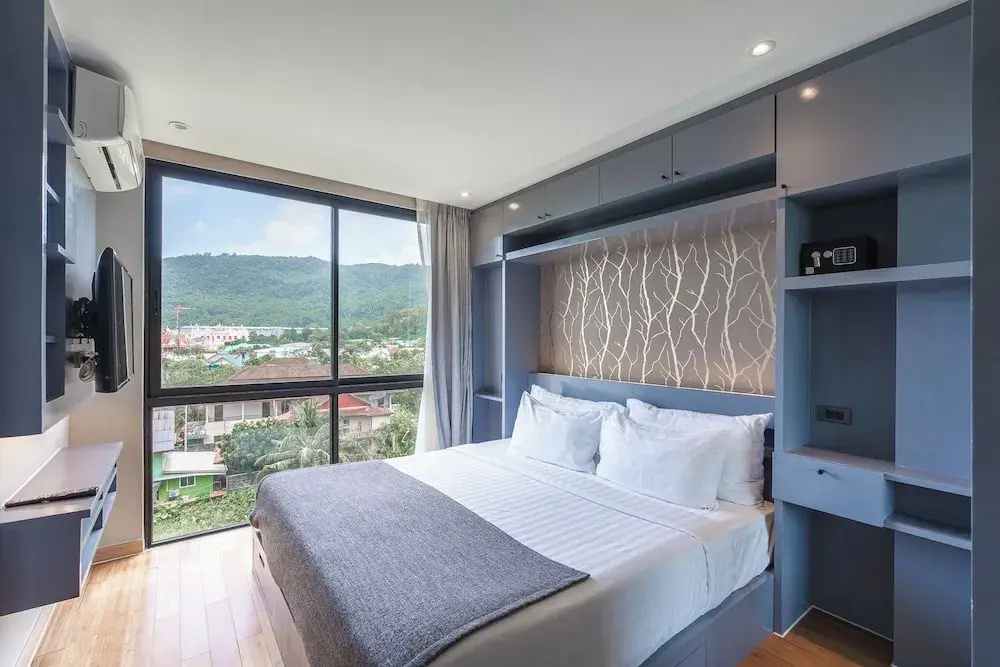 1BR Suite with Rooftop Pool C223