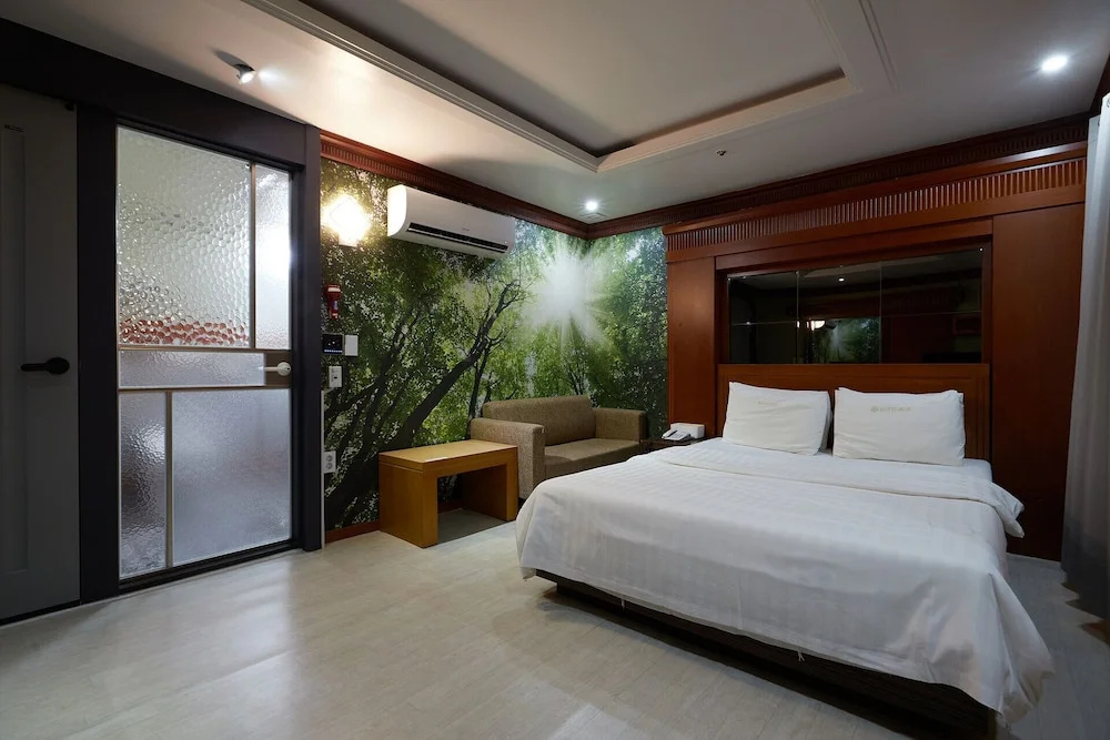 Economy room