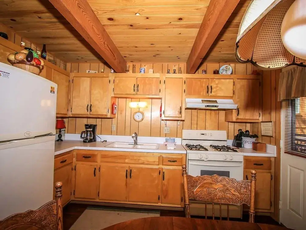 Sutherland 1055 by RedAwning