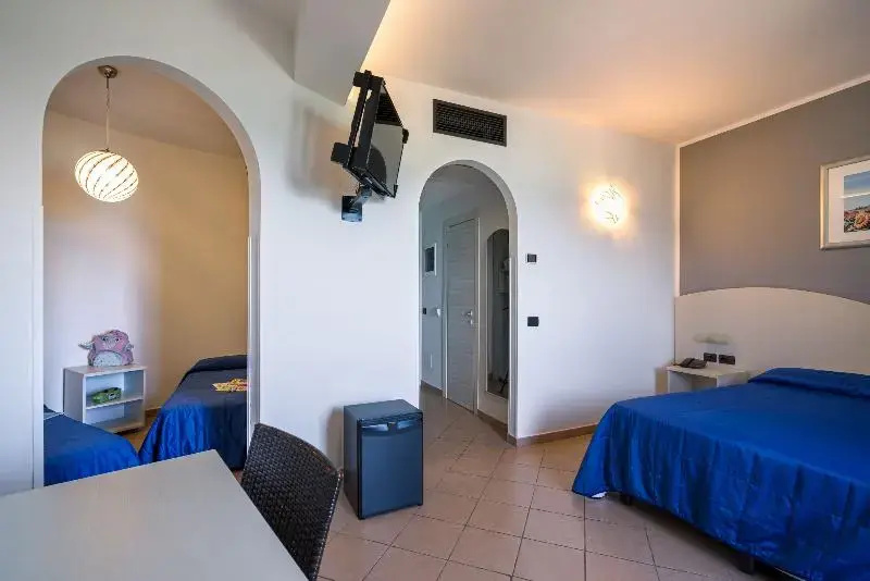 Standard Quadruple room with sea view