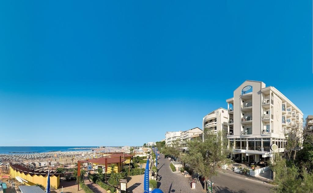 Beach & Waterfront