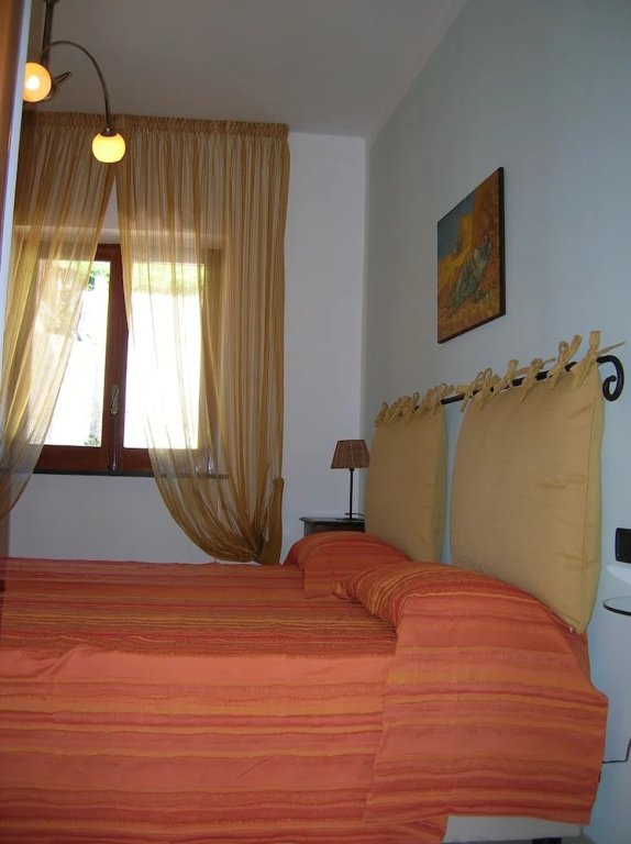 Classic Double room with balcony (full double bed)