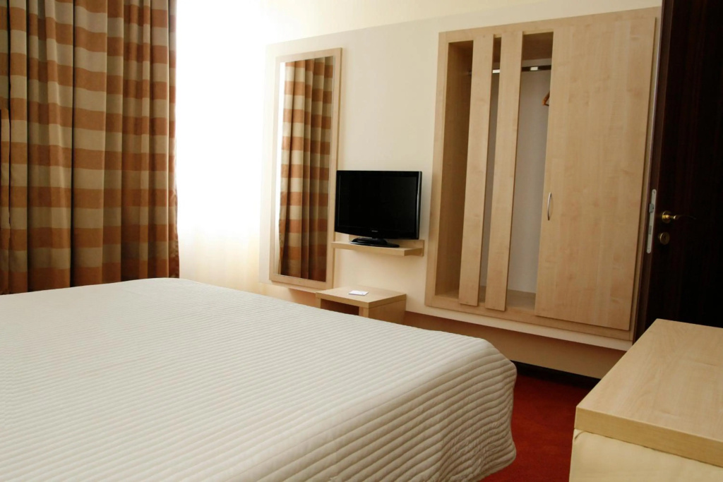 Hotel Capitol — 5
