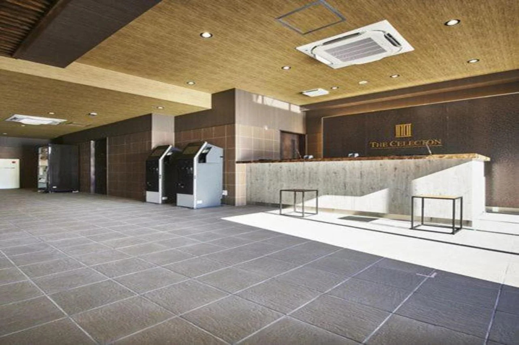 Lobby & Reception